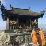 Các bậc tăng ni và người dân đều có thể hành hương đến chùa Yên Tử quanh năm.