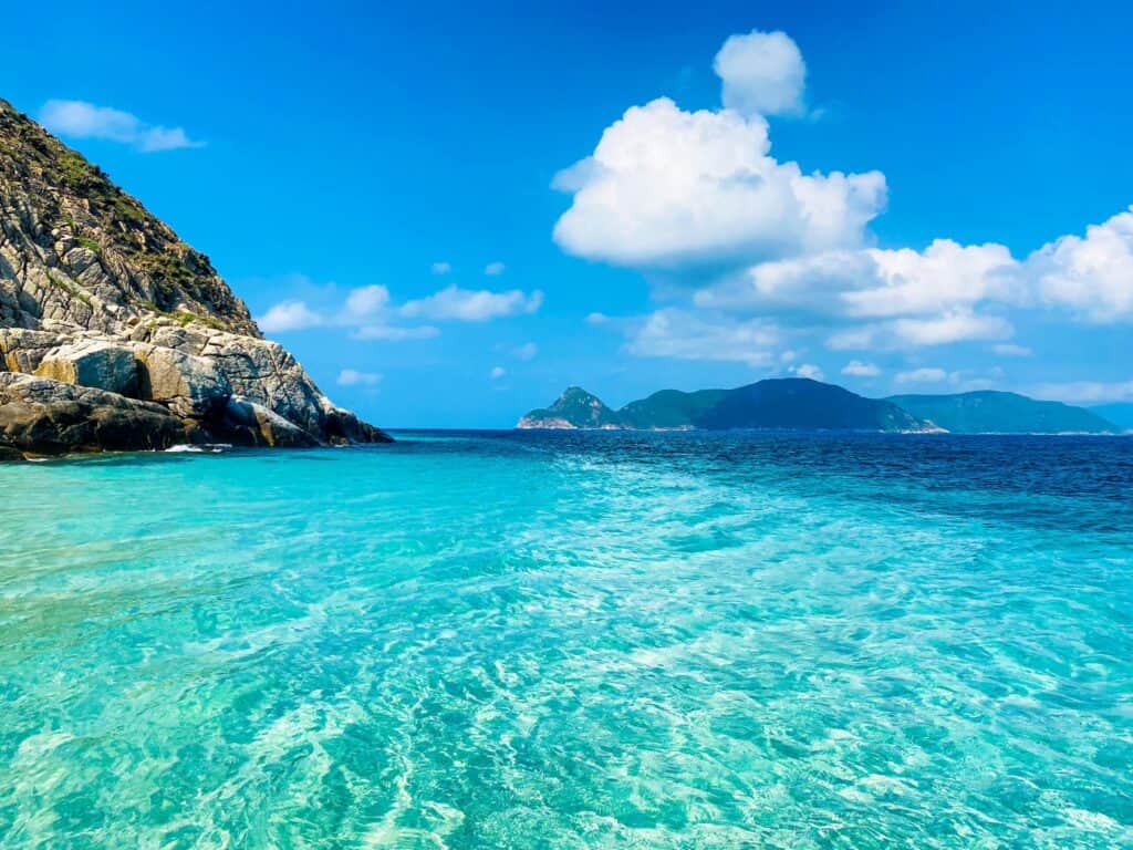 Nước biển xanh ngắt tại Côn Đảo.