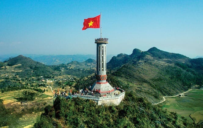 Cột cờ Lũng Cú tại Hà Giang - Nơi địa đầu của tổ quốc.