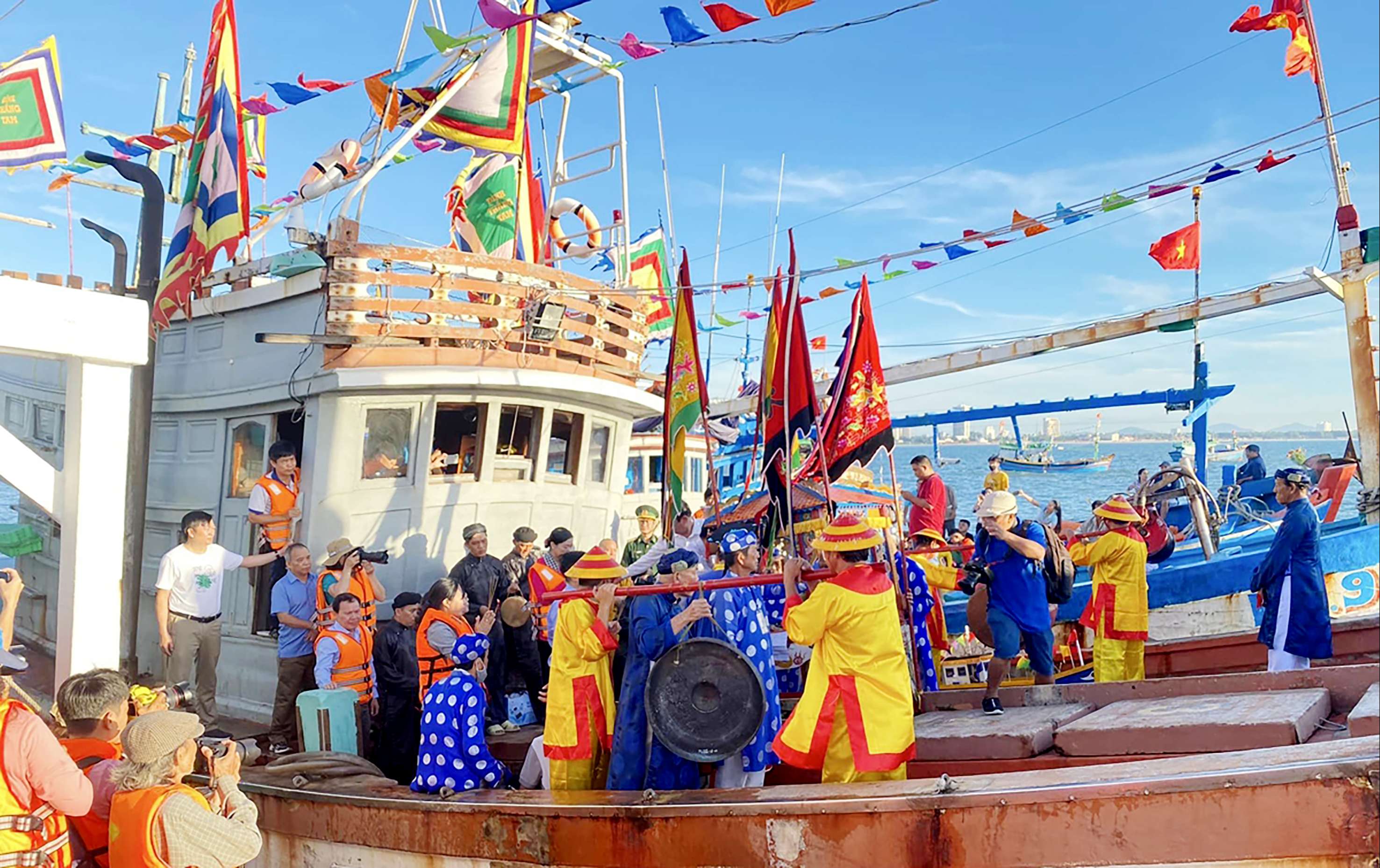 Một lễ hội tại Vũng Tàu được ngư dân tổ chức.
