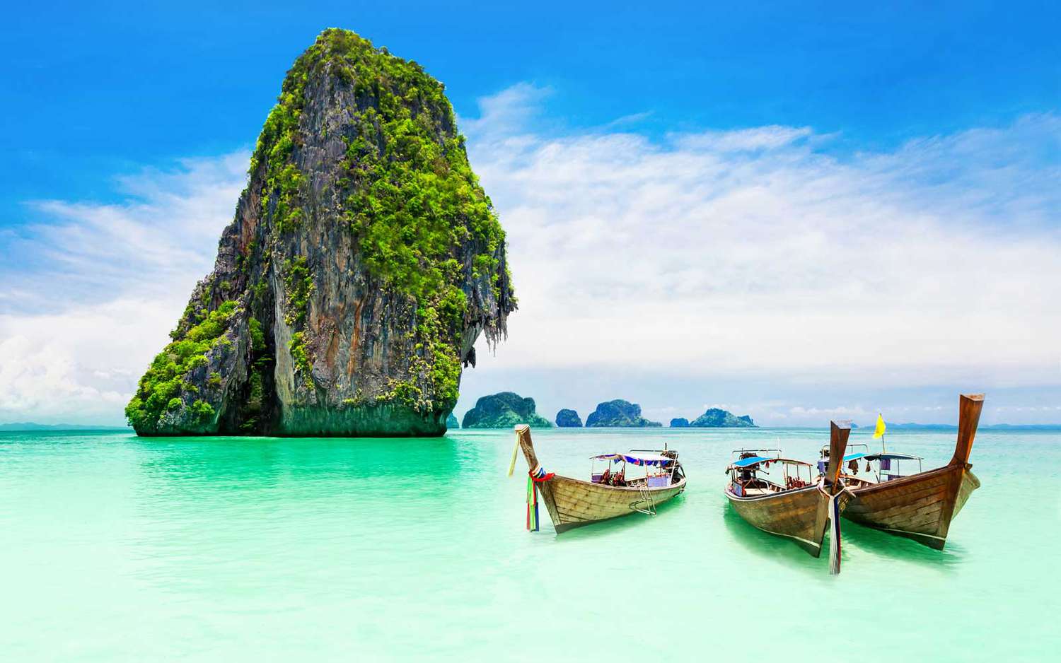 Đảo Phuket luôn nổi tiếng là thiên đường du lịch.